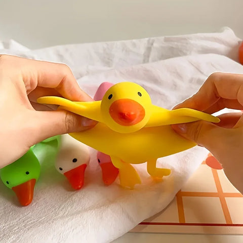 Patito squishy flexible disponible en varios colores